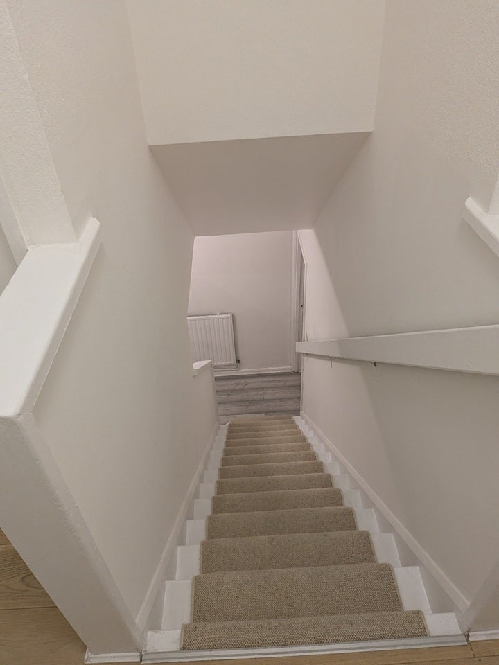 Flat Riley Road in Greater London