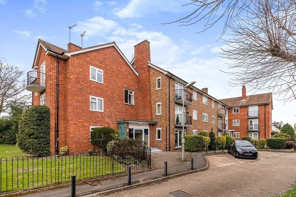 Flat Meadowbank in Greater London
