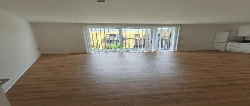 Flat Dowding Drive in Greater London