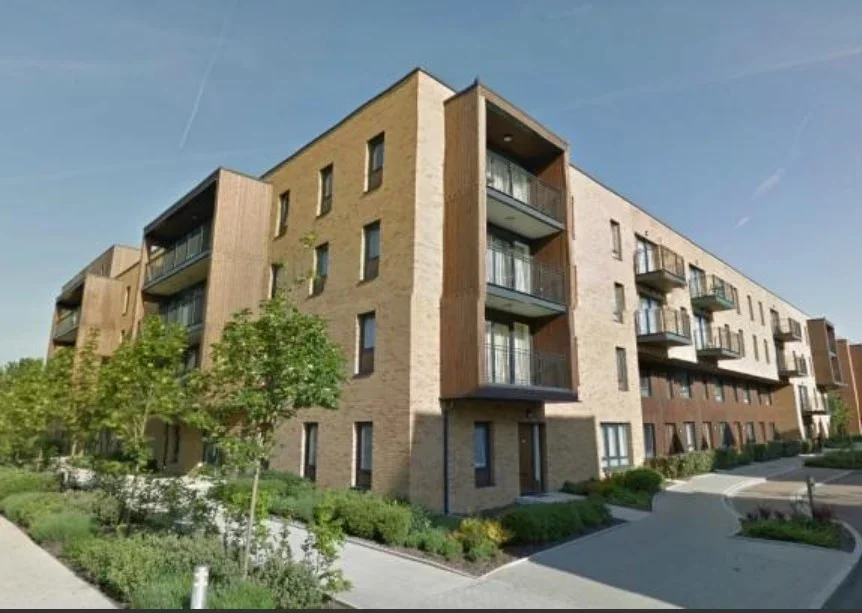 Flat Dowding Drive in Greater London