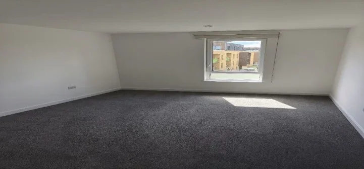Flat Dowding Drive in Greater London