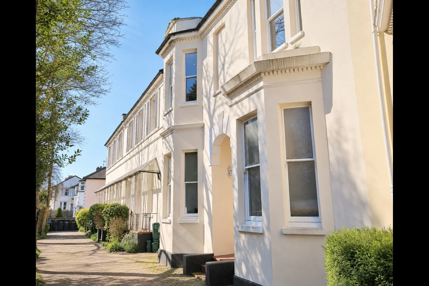 Flat St Mary's Road in Royal Leamington Spa