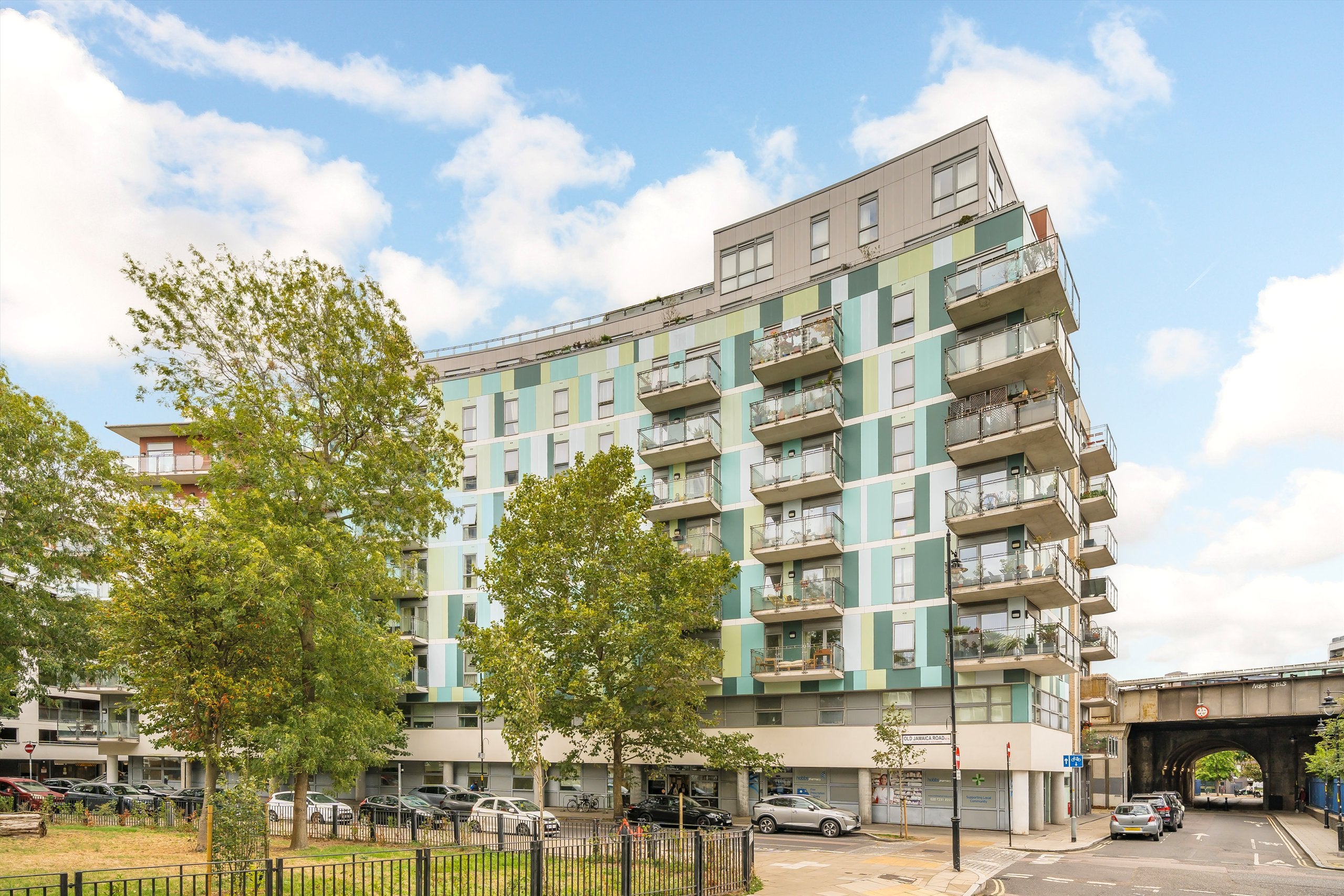 Flat Marine Street in Greater London