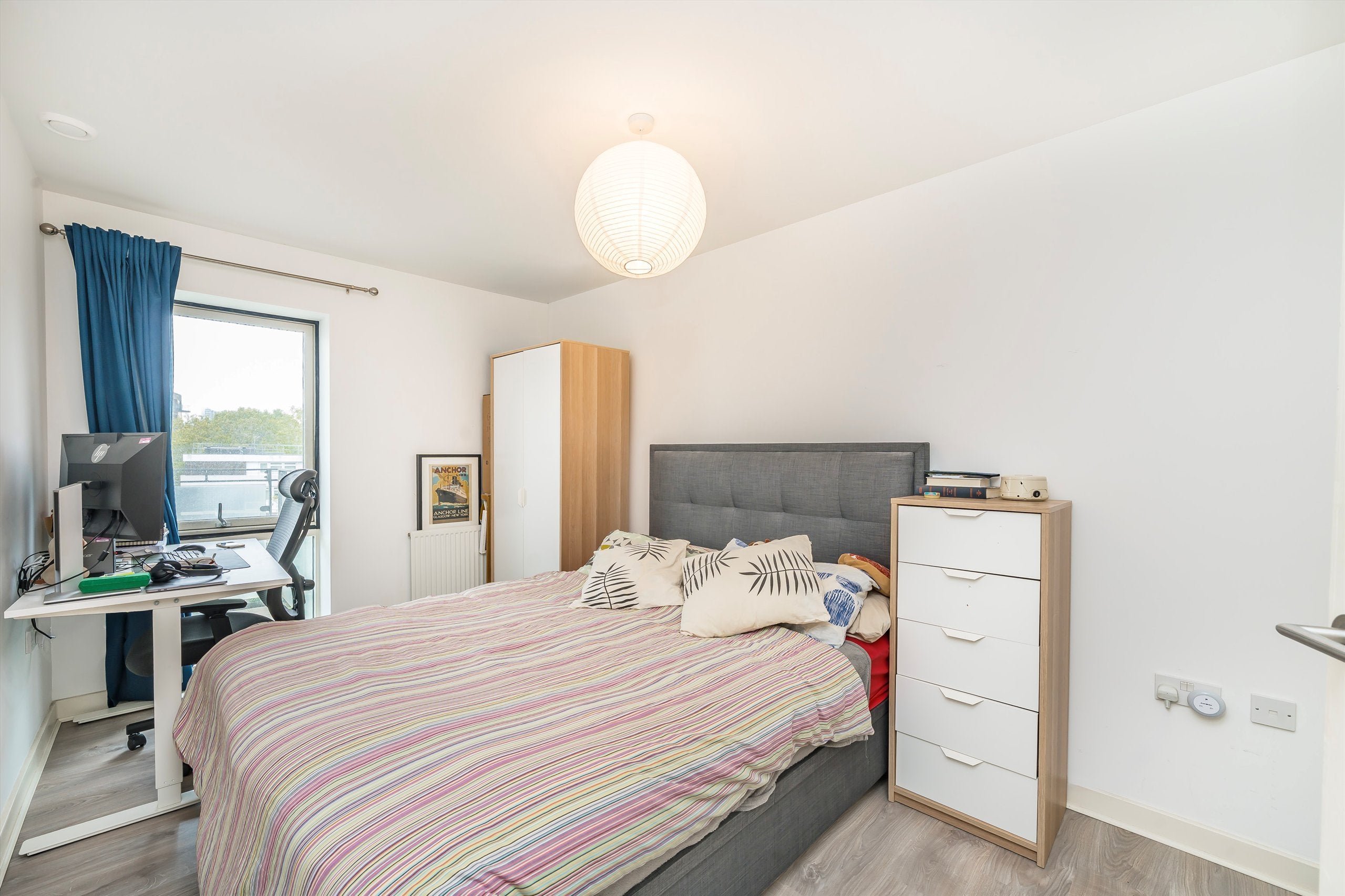 Flat Marine Street in Greater London