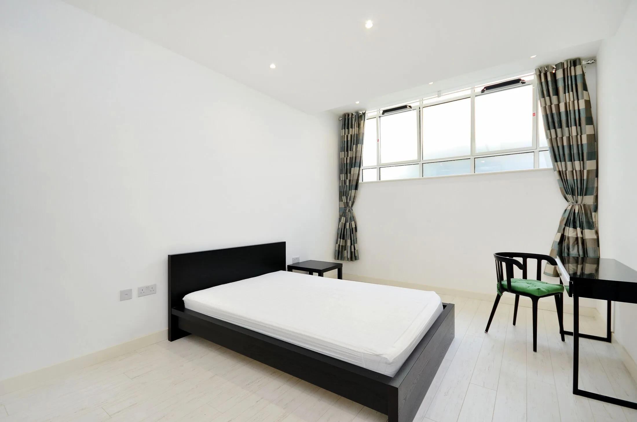 Flat Great West Road in Greater London