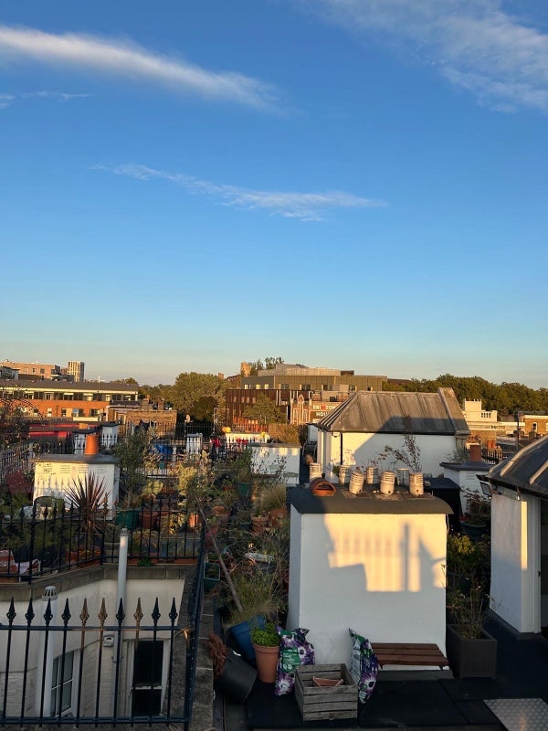 Room 1st Avenue in Greater London