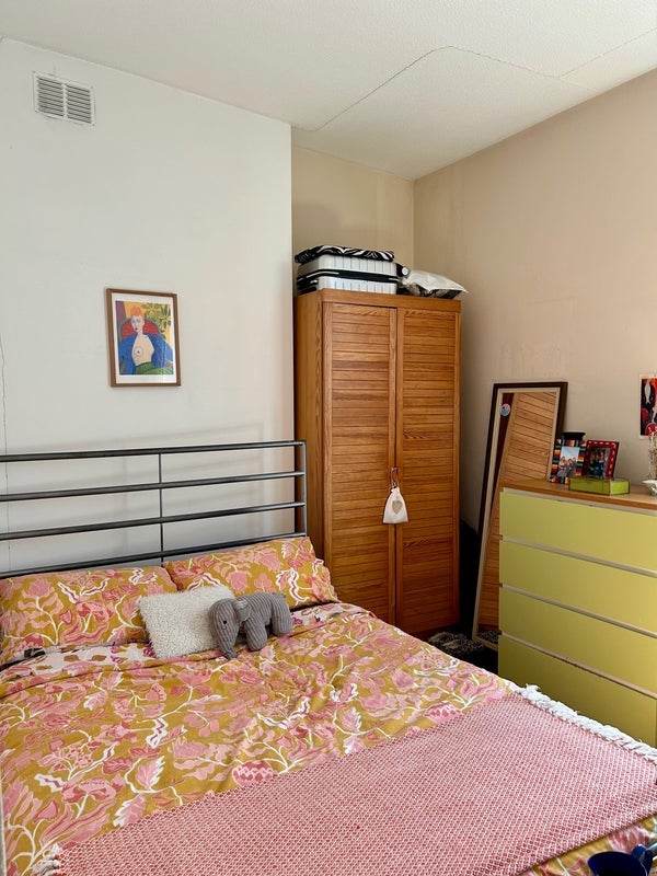 Room 1st Avenue in Greater London