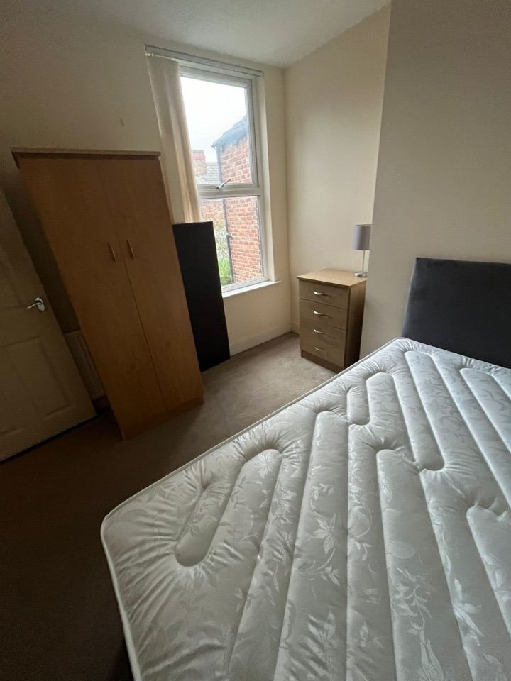 Room Milner Road in Liverpool