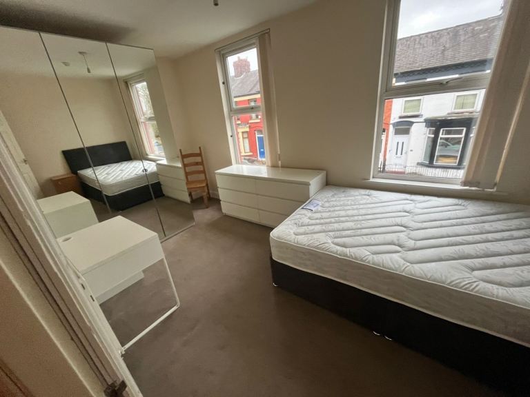 Room Milner Road in Liverpool