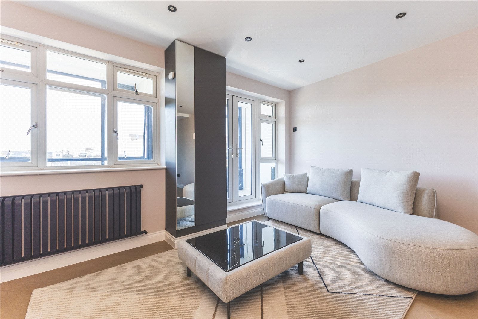 Flat Philpot Street in Greater London
