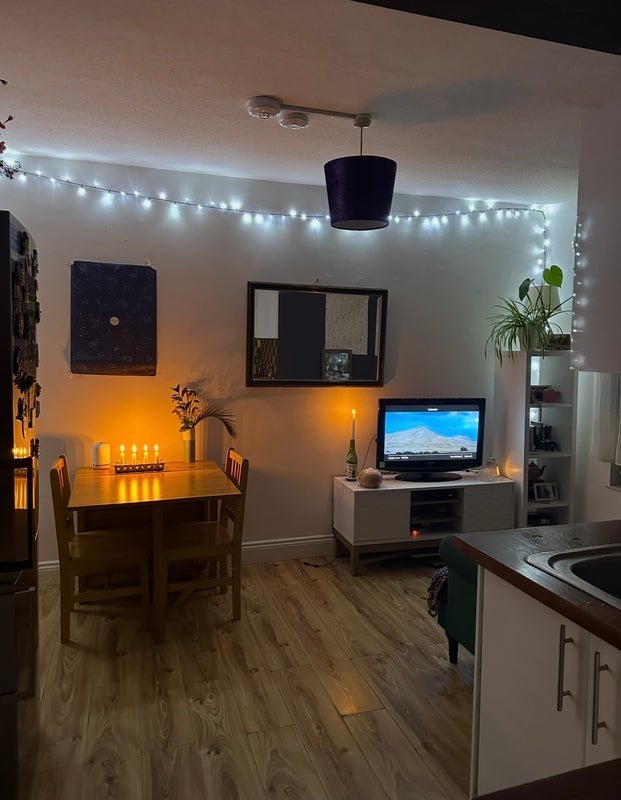Room Pembury Road in Greater London