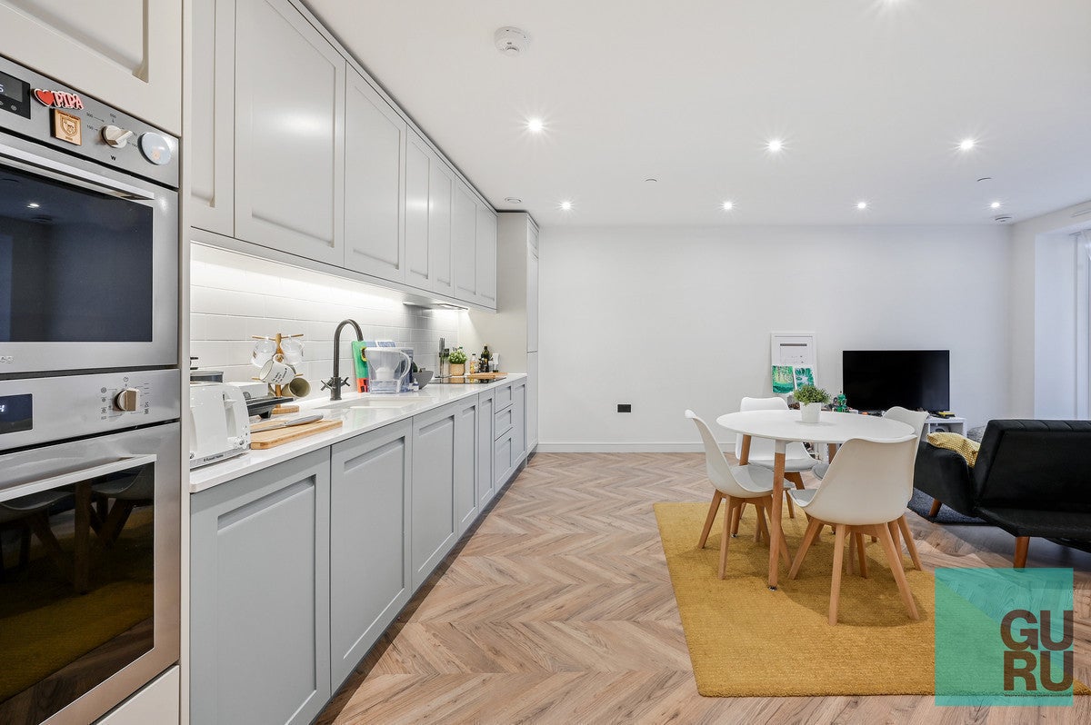 Flat Wheatfield Way in Greater London