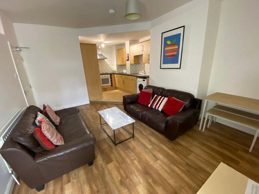Flat Helmsley Road in Newcastle upon Tyne