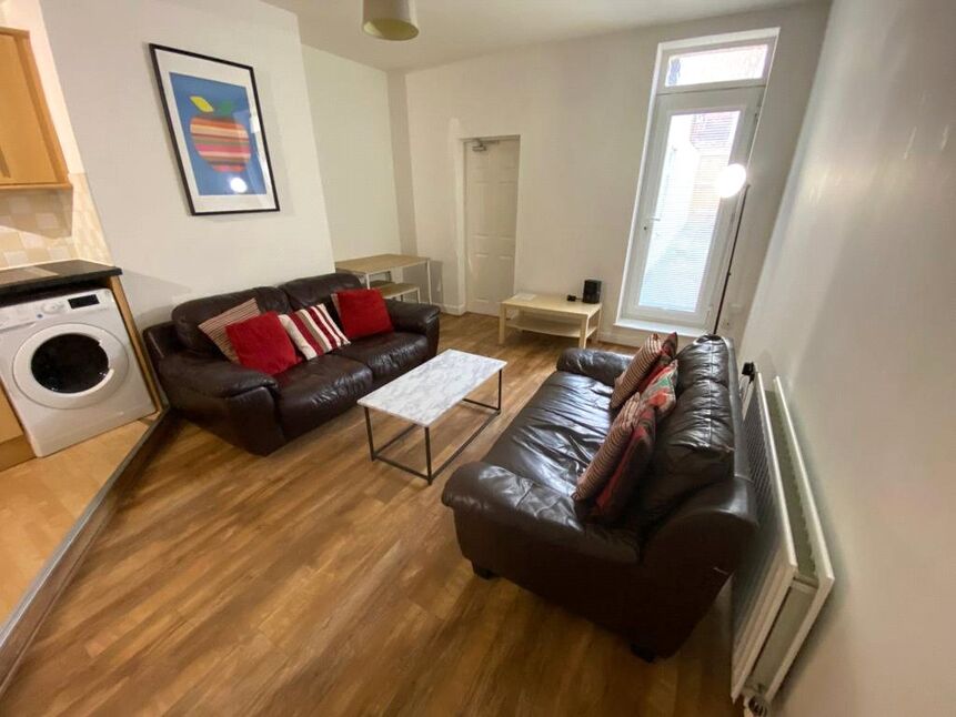 Flat Helmsley Road in Newcastle upon Tyne