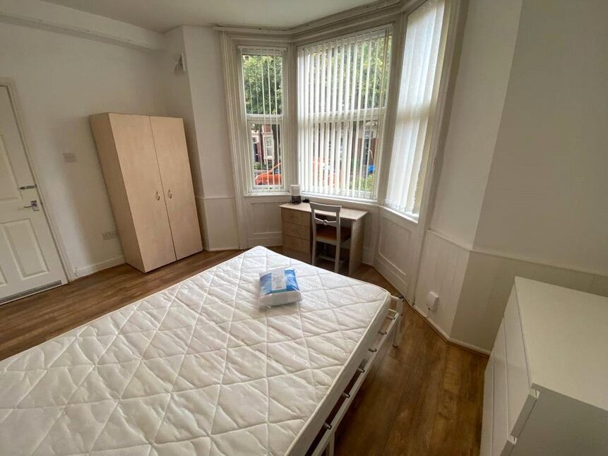 Flat Helmsley Road in Newcastle upon Tyne