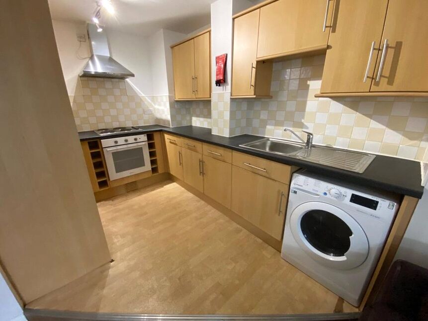 Flat Helmsley Road in Newcastle upon Tyne