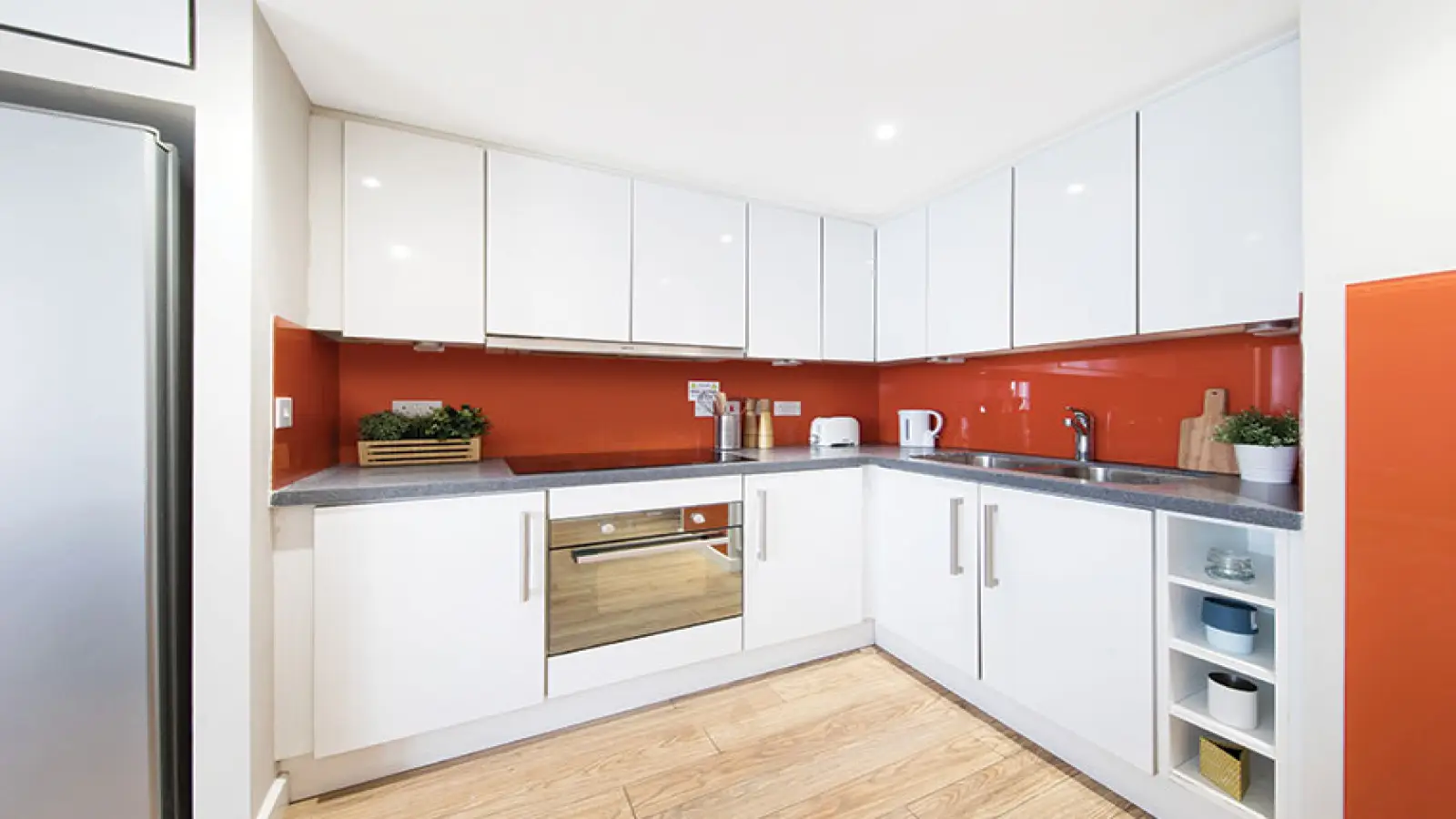 Flat Leman Street in Greater London