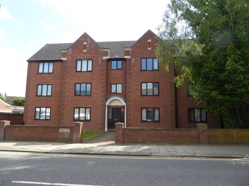 Flat Shakespeare Road in Bedford