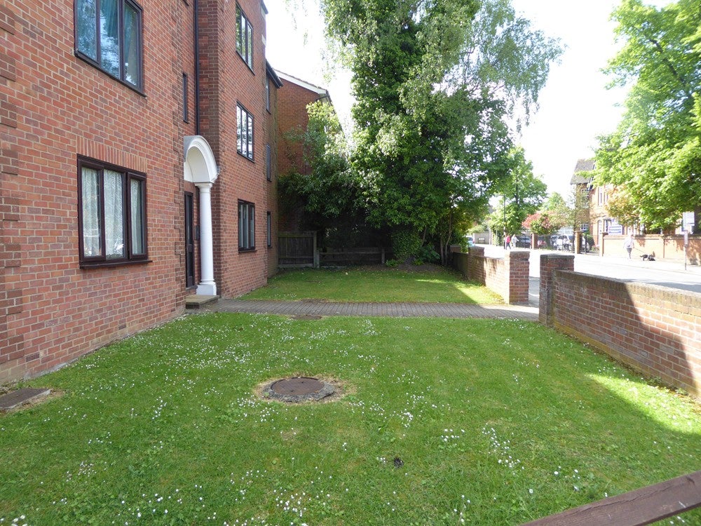 Flat Shakespeare Road in Bedford