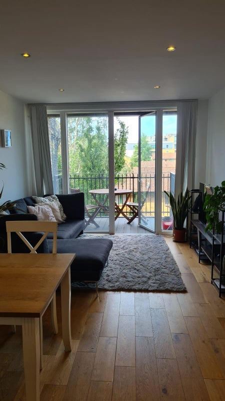 Room Samuel Street in Greater London