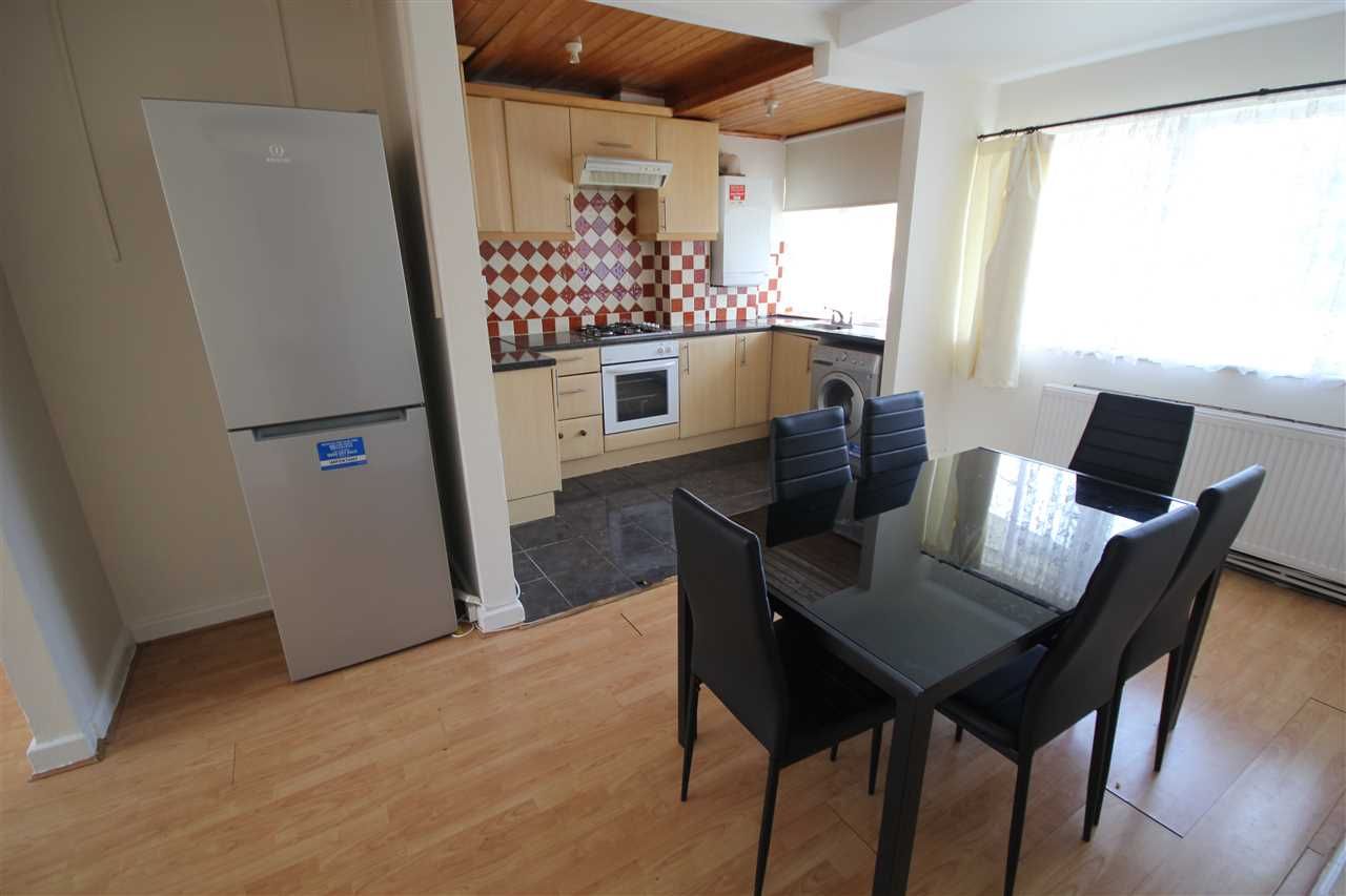 Flat Blenheim Road in Greater London