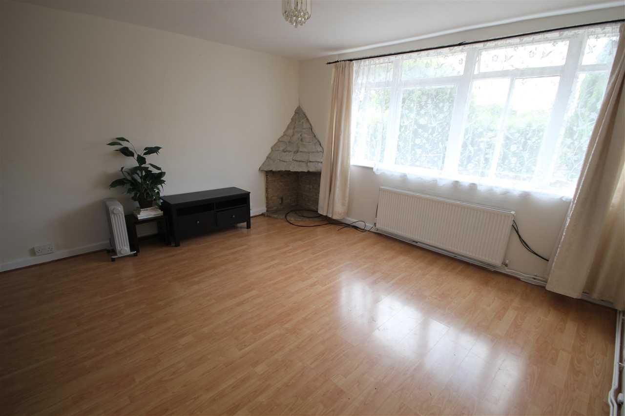 Flat Blenheim Road in Greater London