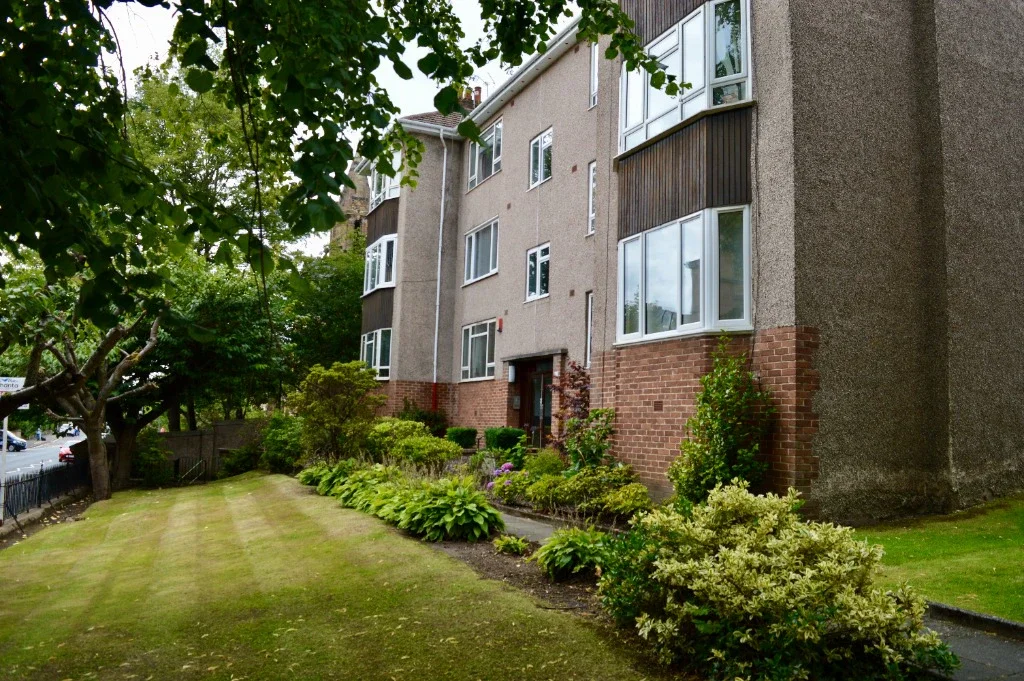 Flat Clarkston Road in Glasgow
