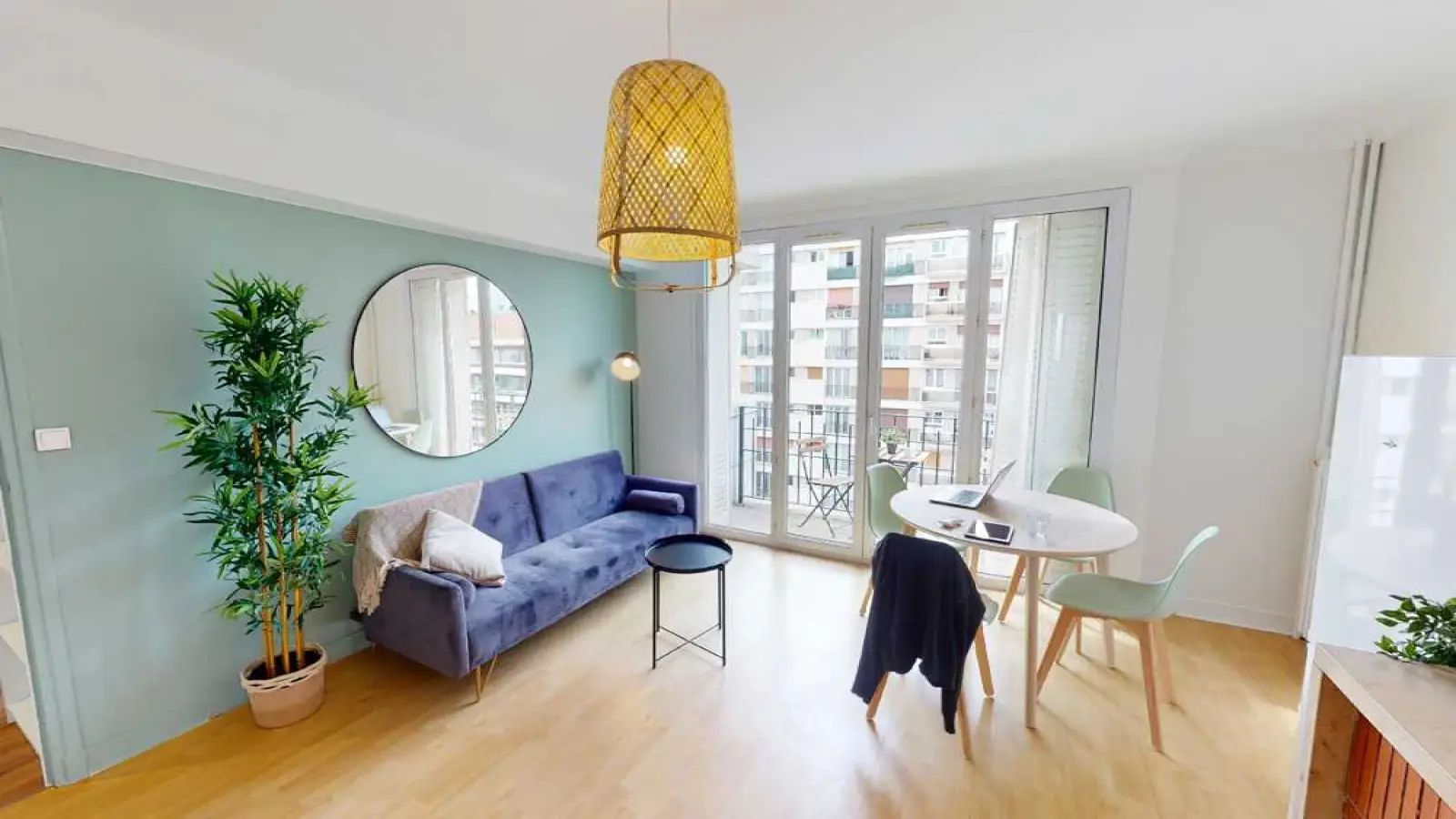 Room Rue de Saussure in Paris