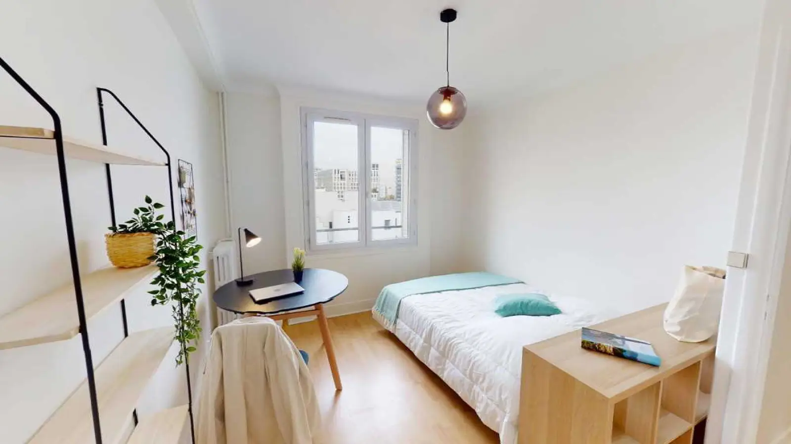 Room Rue de Saussure in Paris