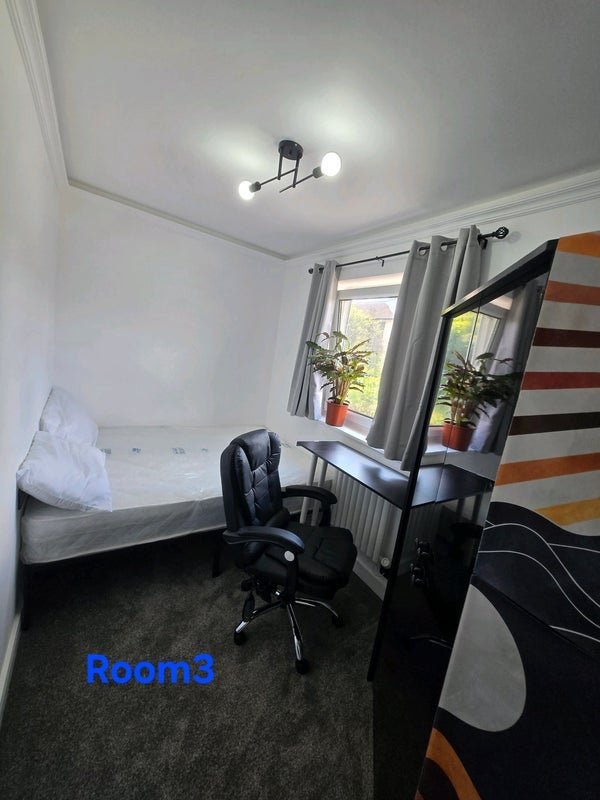 Room Ampleforth Road in Greater London