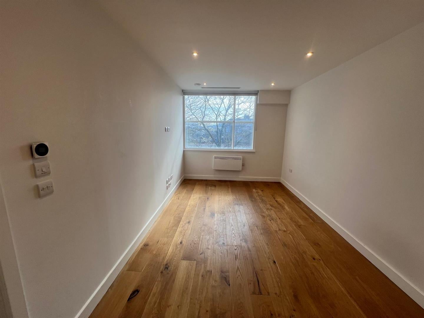 Flat Bath Road in Greater London