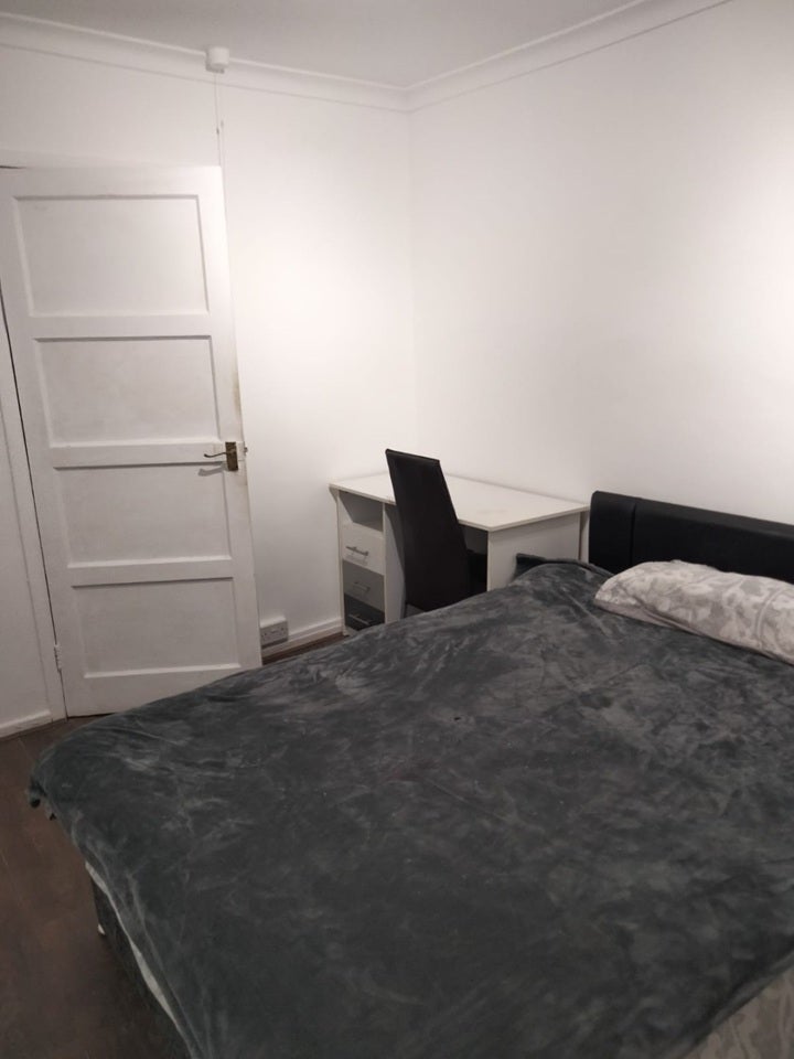 Room Keir Hardie Way in Greater London
