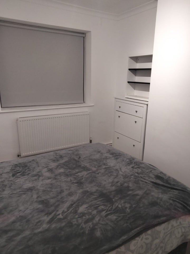 Room Keir Hardie Way in Greater London
