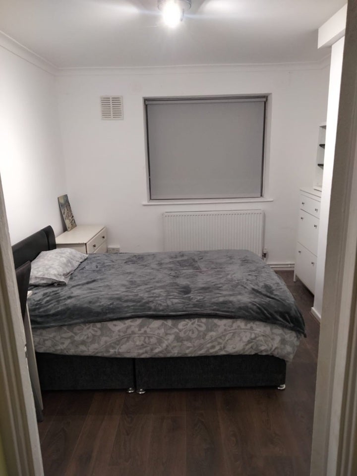 Room Keir Hardie Way in Greater London