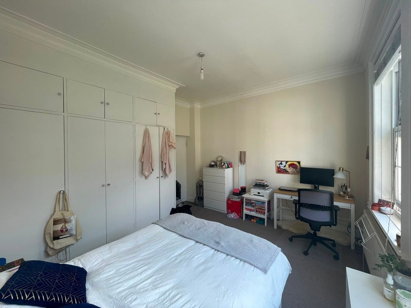 Room Park Road in City of Westminster