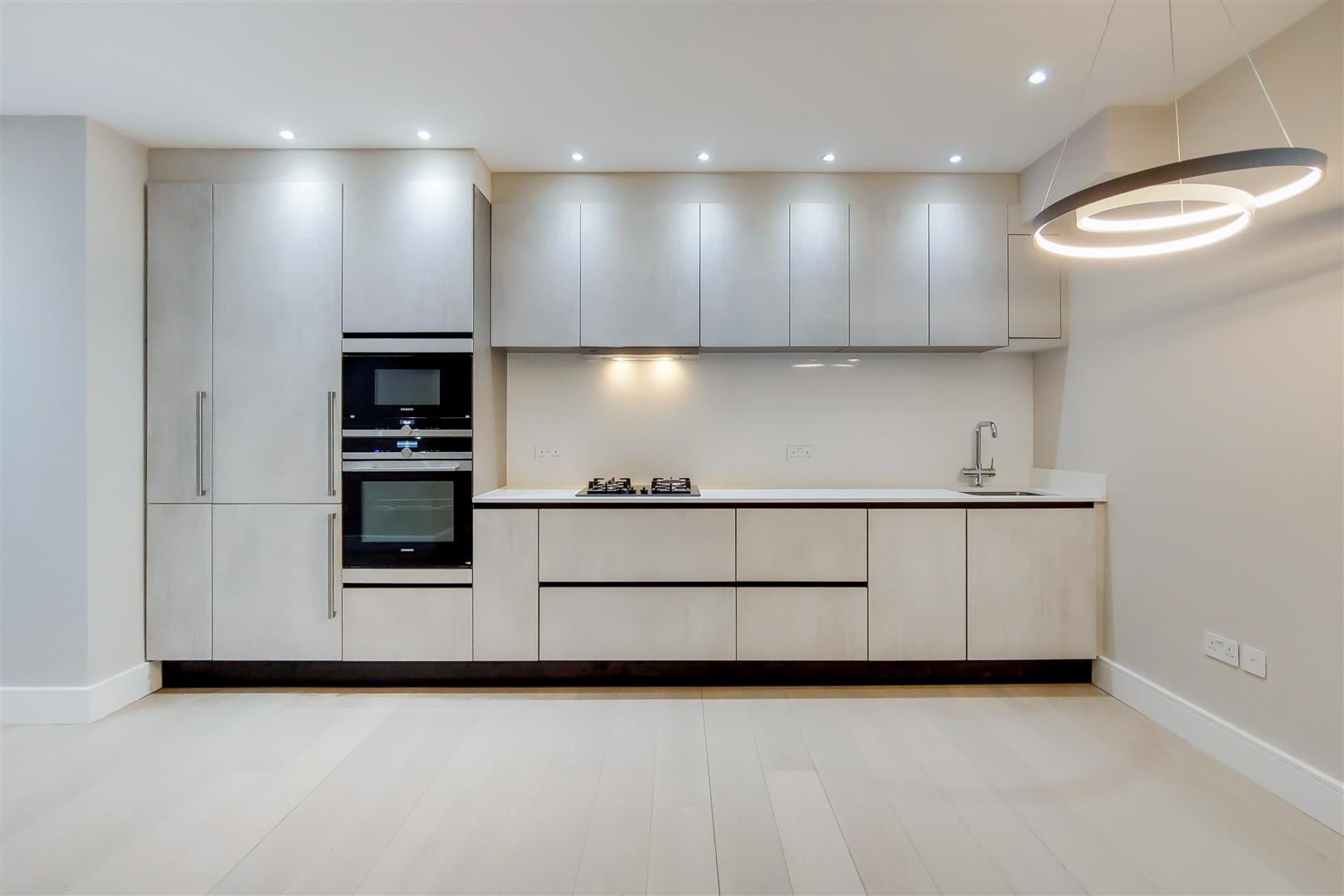 Flat Fitzjohn's Avenue in London