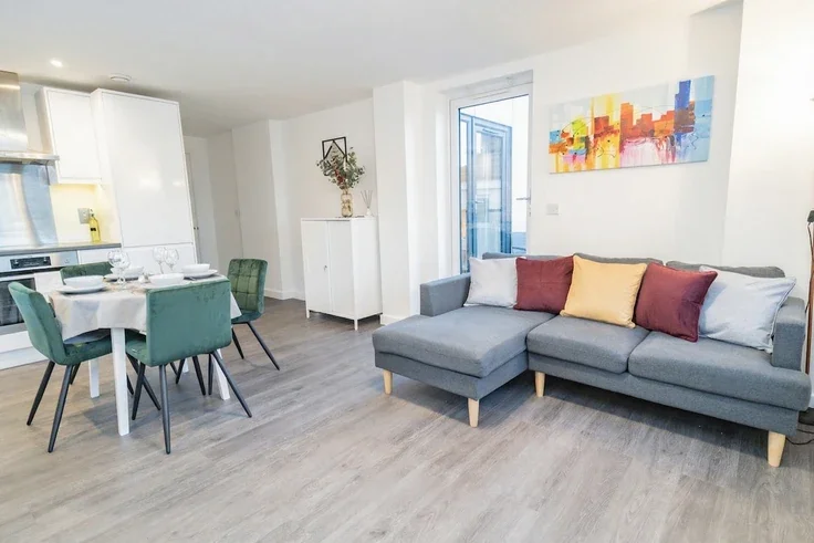 Flat Blackwall Lane in Greater London