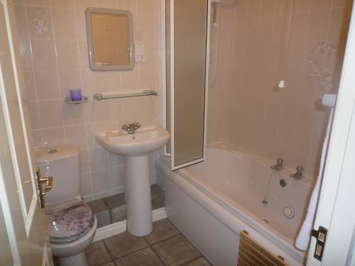 Flat Riverside Court in Leeds