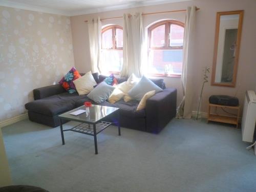 Flat Riverside Court in Leeds