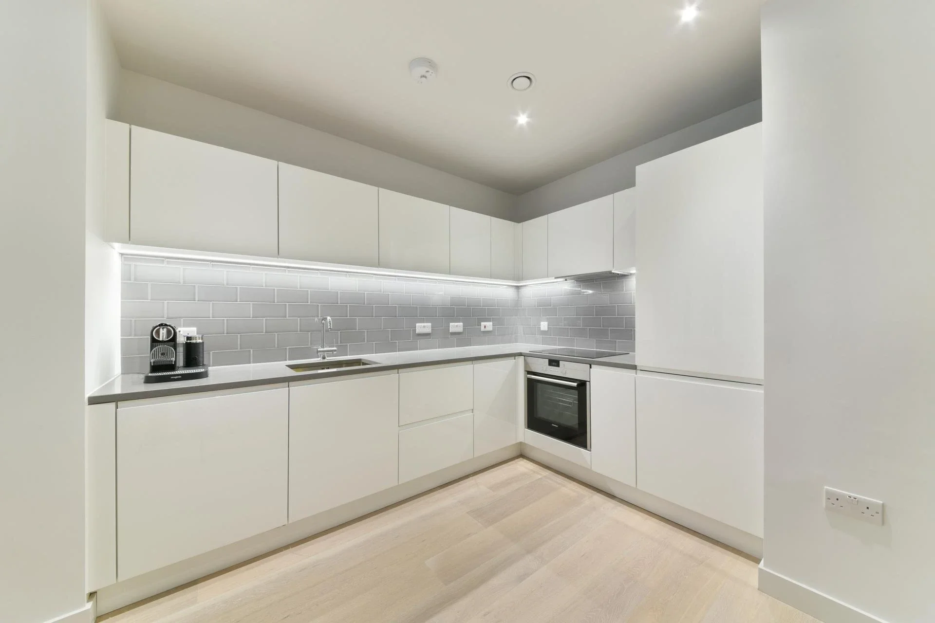 Flat Riverside Walk in Greater London