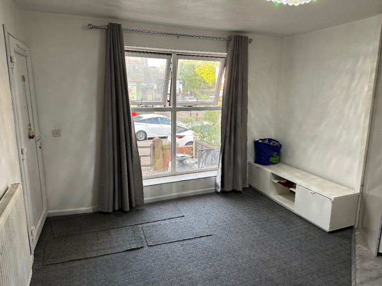 Flat Buckhurst Road in Manchester