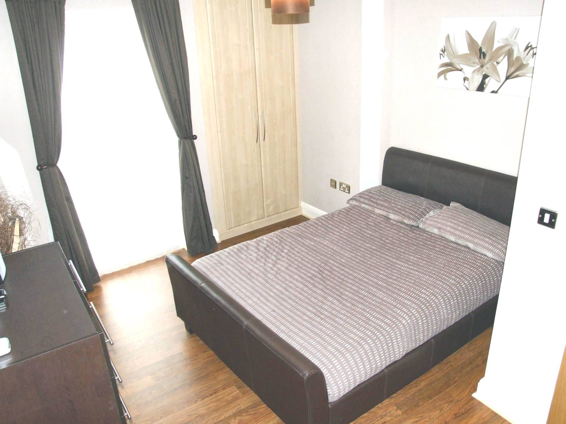Flat Miles Close in Greater London
