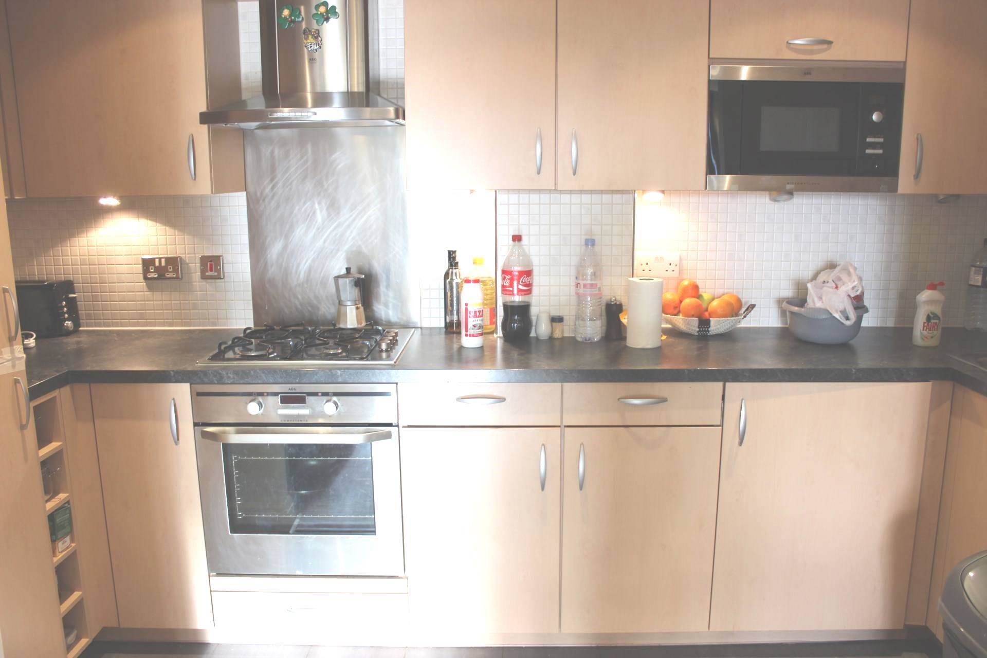 Flat Miles Close in Greater London