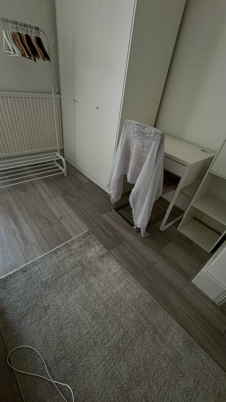 Room Brightwell Crescent in Greater London