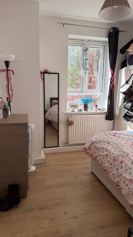 Room The Curve in Greater London