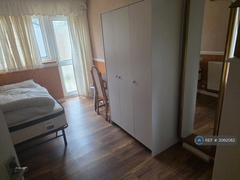 Room Newfield Close in Metropolitan Borough of Solihull