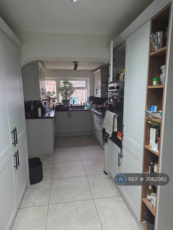 Room Newfield Close in Metropolitan Borough of Solihull