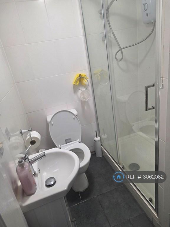 Room Newfield Close in Metropolitan Borough of Solihull