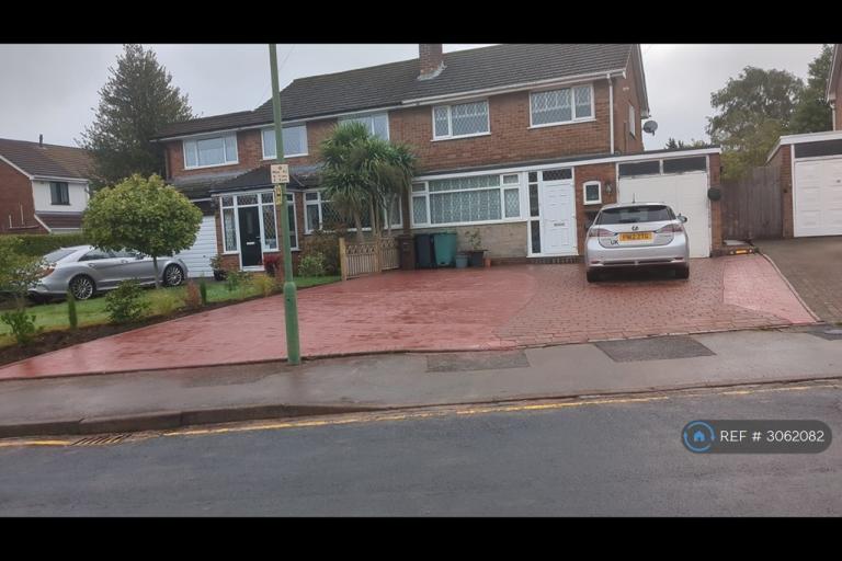 Room Newfield Close in Metropolitan Borough of Solihull