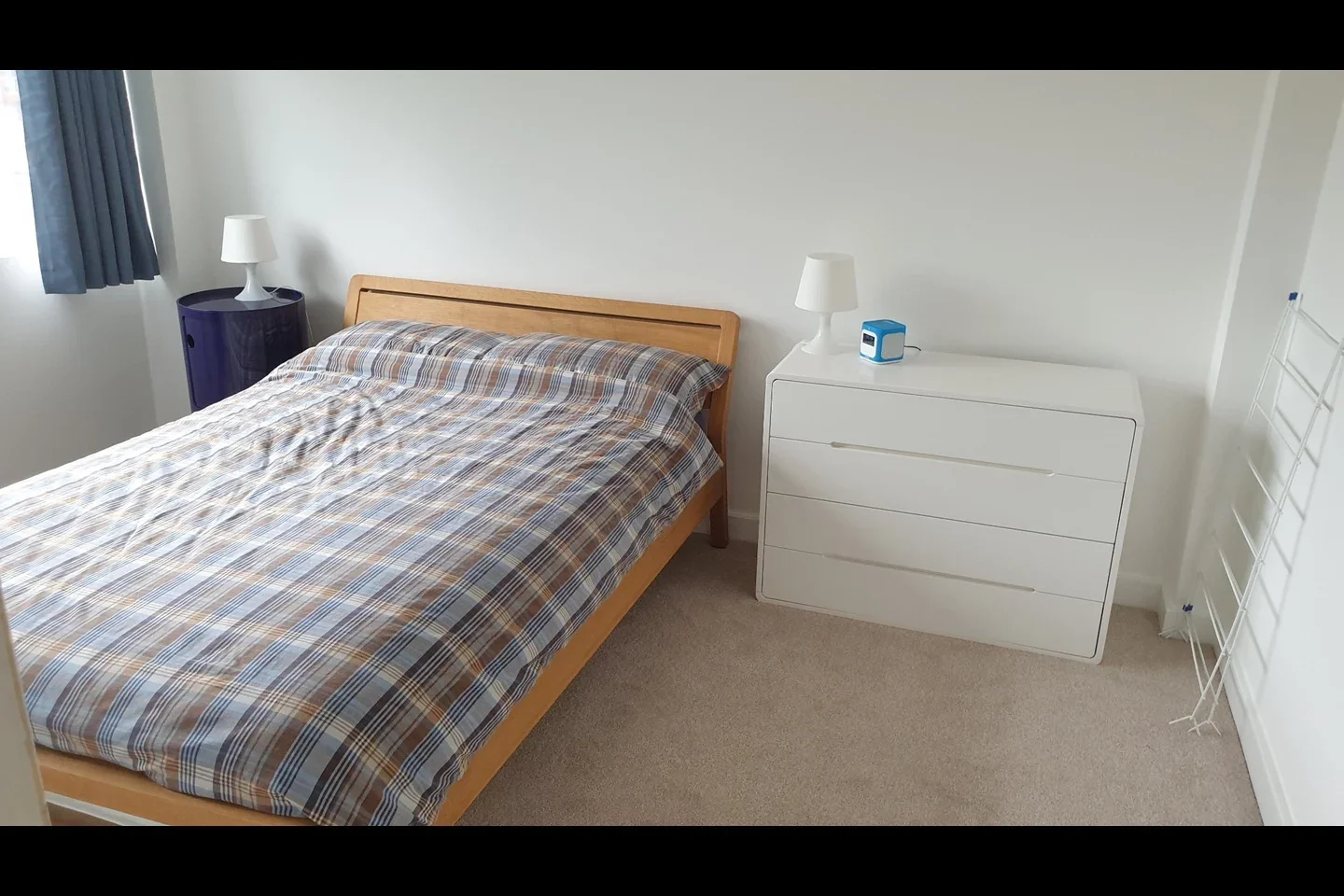 Flat Pullman Court in Greater London